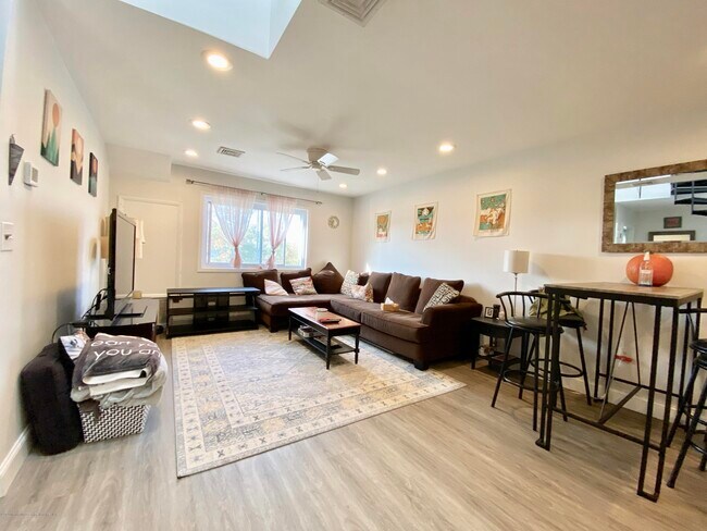 Foto del edificio - 316 Sixth Ave