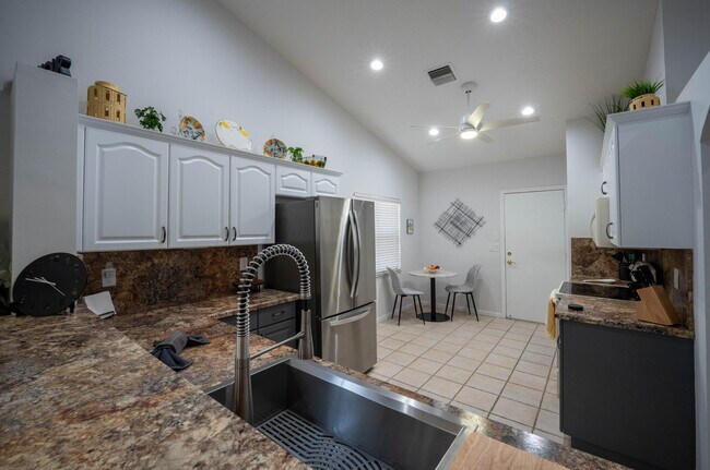 Foto del edificio - 12882 Hampton Lakes Cir