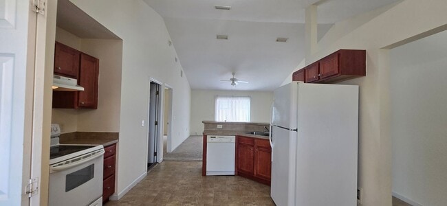 Building Photo - 4 Bedroom 2 Bath Located in Grandview Subd...