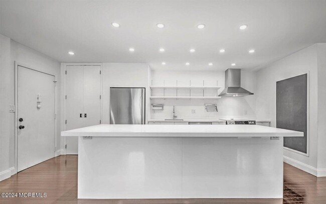 Building Photo - 35 Amberly Dr