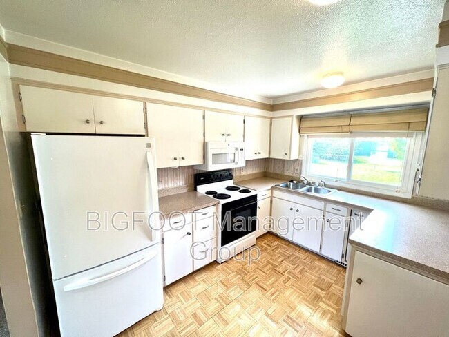 Foto del edificio - 136 Fairway Dr