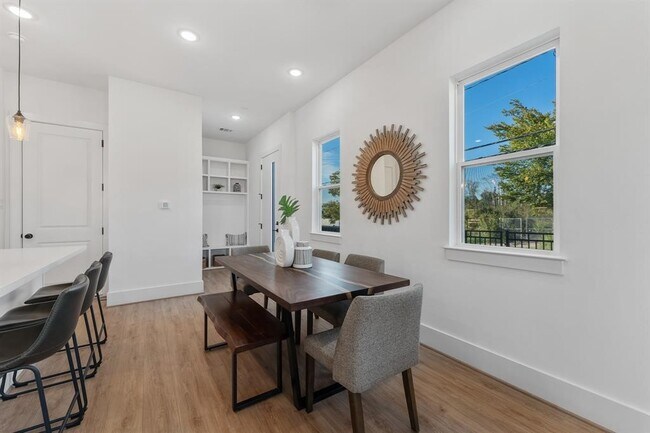 Foto del edificio - 5634 Azores Ln