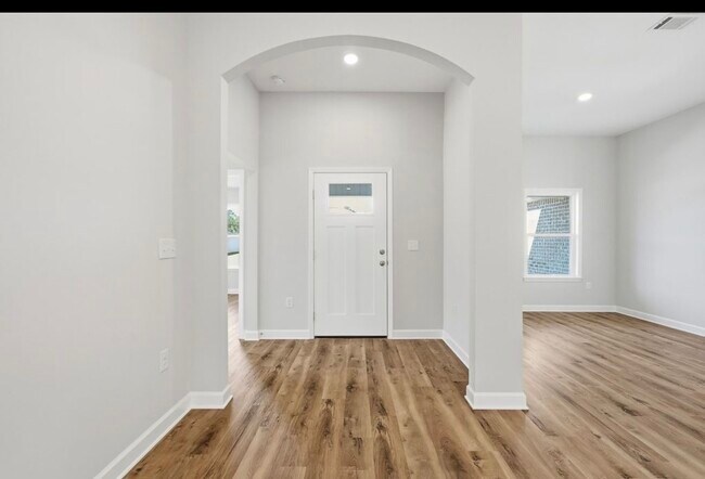 Foto del edificio - 1340 Hornbeam Dr