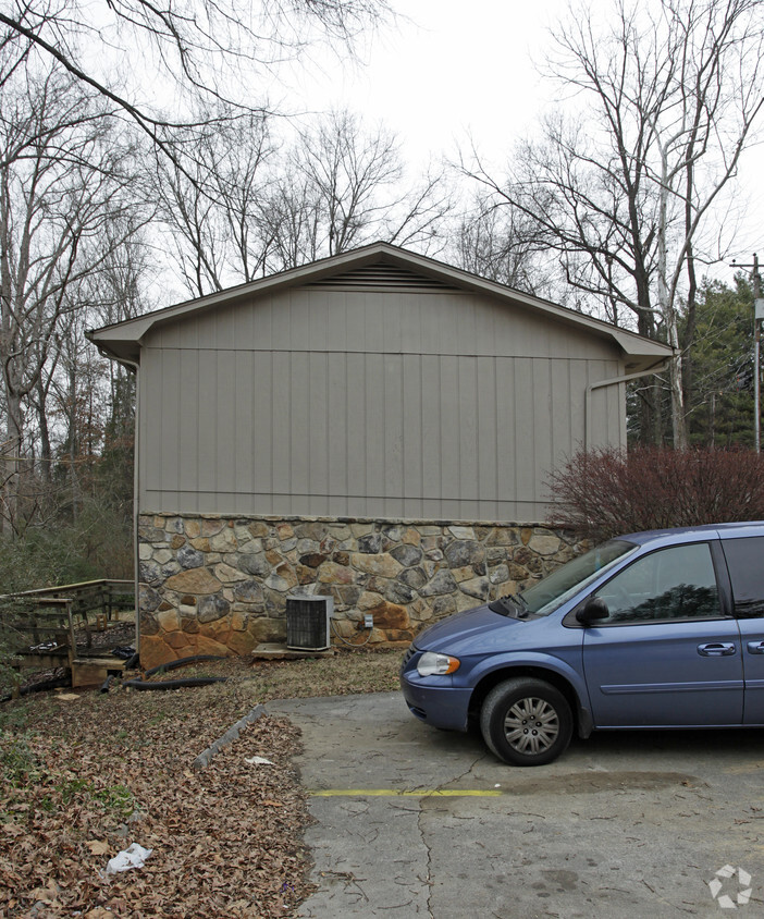 Building Photo - 8909-8919 Fox Lonas Rd