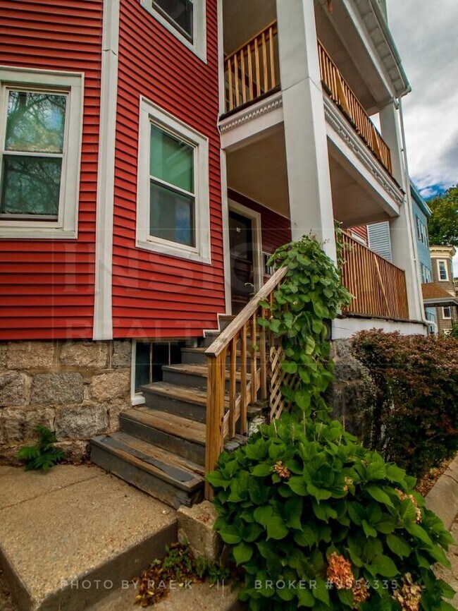 Building Photo - 3 bedroom in Boston MA 02130