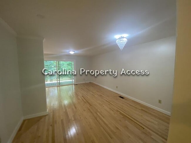 Building Photo - 436 Fairoaks Cir