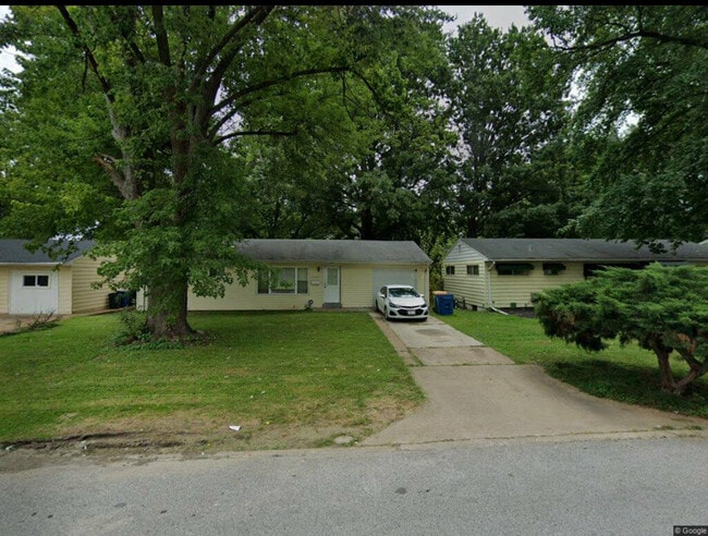 Building Photo - 10140 Dellridge Ln