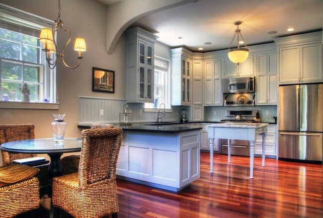 Building Photo - 25 Old Beach Rd