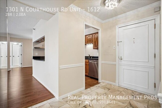 Foto del edificio - 1301 N Courthouse Rd