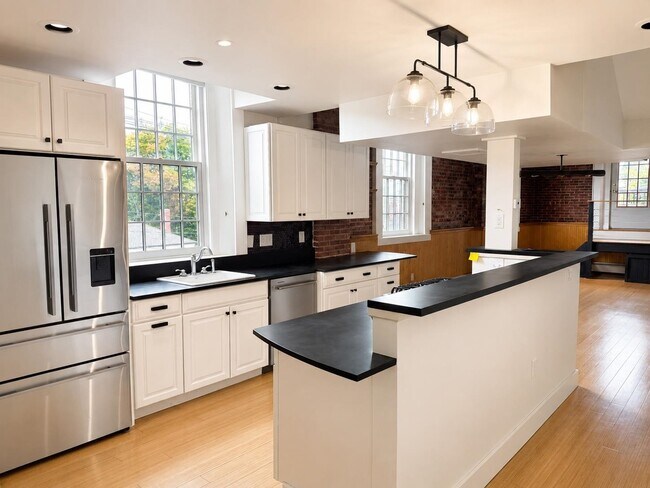 Foto del edificio - 348 Maplewood Ave