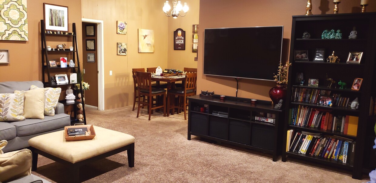 Living room / dining area - 25789 Marguerite Pkwy