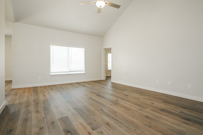 Building Photo - 1536 Harvester Dr