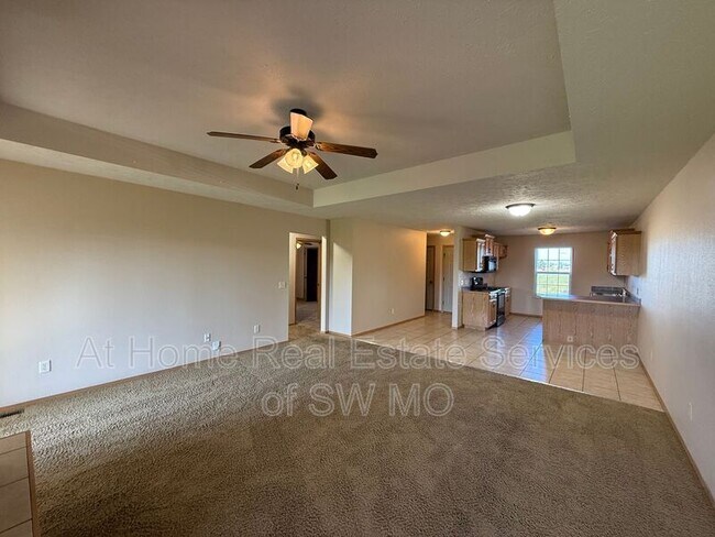 Building Photo - 936 N Parkwood Ave