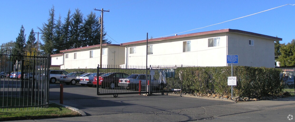 Primary Photo - 6124-6136 63rd St
