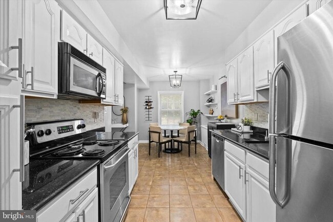 Foto del edificio - 3332 Spring Ln