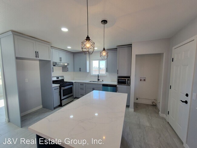 Foto del edificio - 3 br, 2 bath House - 8561 Viburnum Ave
