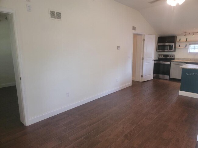 Foto del edificio - 1313 Canton St