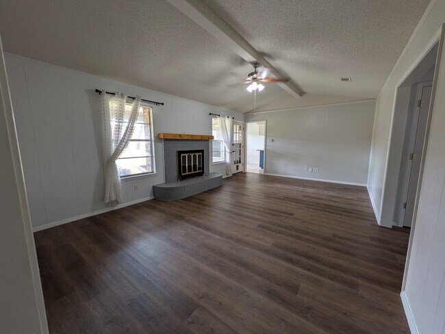 Building Photo - 2305 Stockbridge Ct