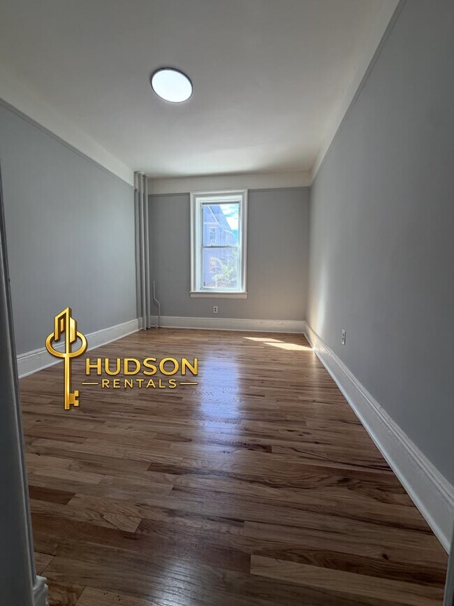 242 Claremont Ave 4 - 243 Claremont Ave