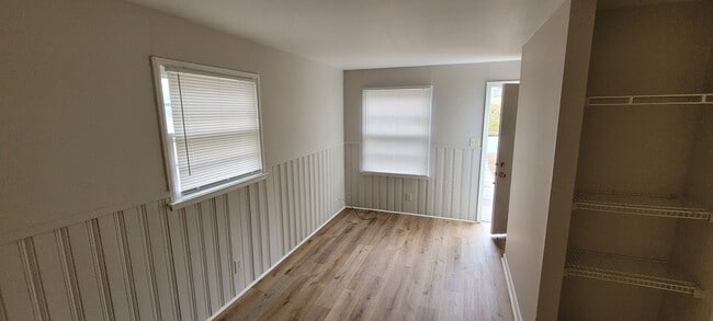 Building Photo - 903 Martin St