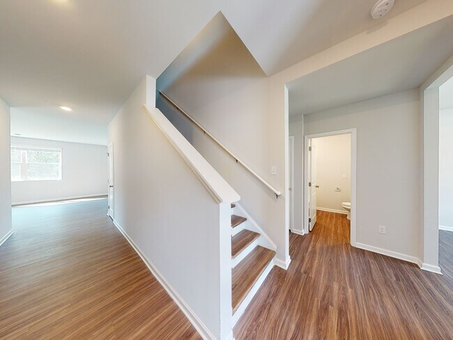 Building Photo - 189 Hackberry Avenue