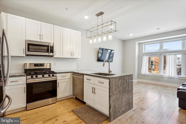 Building Photo - 717 S 51st St