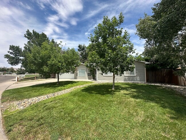 Building Photo - Charming 3 bed 2 bath home!!