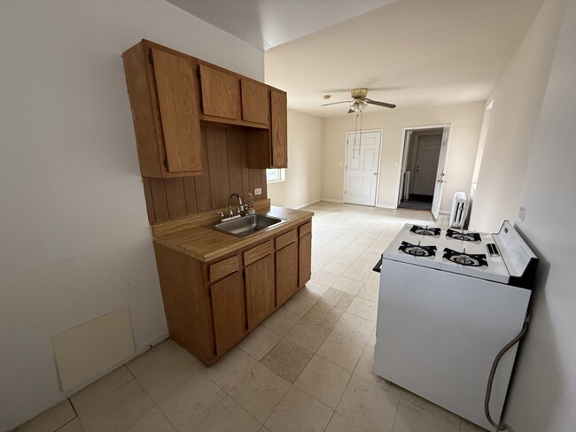 Foto del edificio - 5017 W Cermak Rd