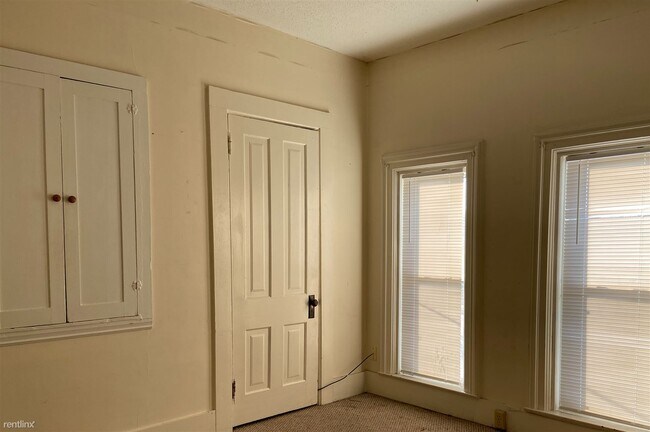 Building Photo - 2 br, 1 bath Duplex - 913S Orange St