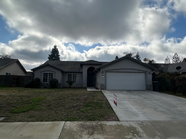 Building Photo - NW Visalia Home Coming Soon!