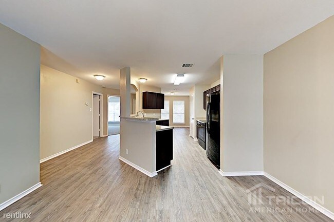Building Photo - 5975 Midcrown Dr