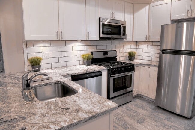 Foto del edificio - 323 Parkwood Ave