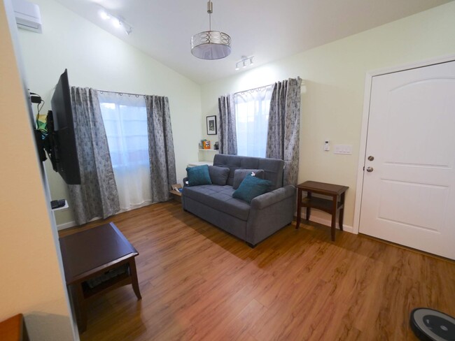 Foto del edificio - 1458 Morrill Ave