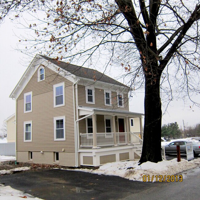 Foto del edificio - Charming Two-Story Home for Rent