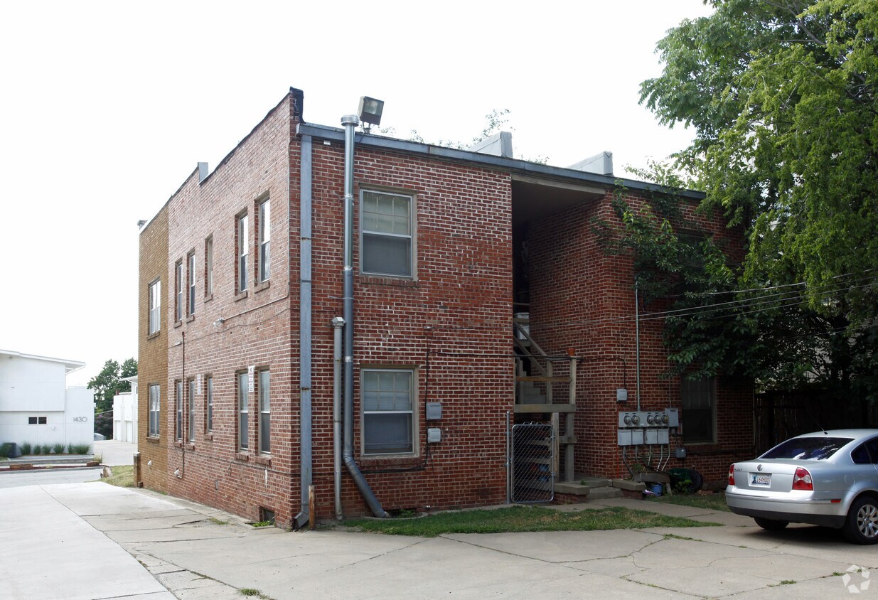Building Photo - Arcadia