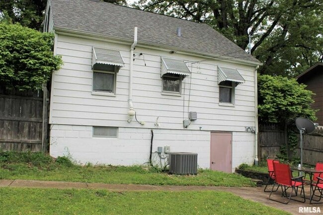 Building Photo - 3 bedroom in the Heart of Moline