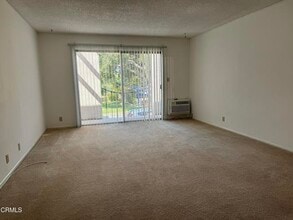 Building Photo - 48 S Oak Ave