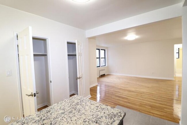 Foto del edificio - 1 bedroom in Flushing NY 11355