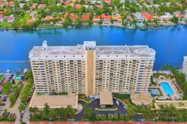 Foto del edificio - 5600 Collins Ave