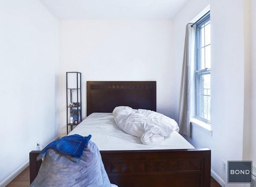 Building Photo - 65 Perry St