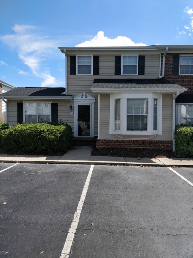 Building Photo - 2925 Carriage Row Ln