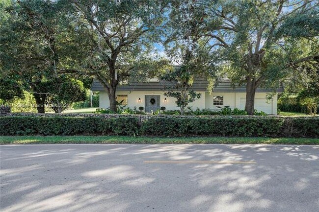 Foto del edificio - 730 Davis Rd