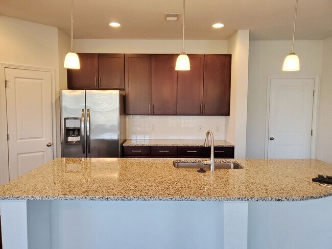 Foto del edificio - **Available Now** 3 Bedroom, 2.5 bath home with Great neighborhood amenities!