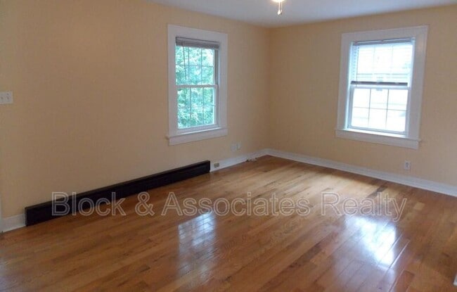 Building Photo - 1807 Sunset Dr