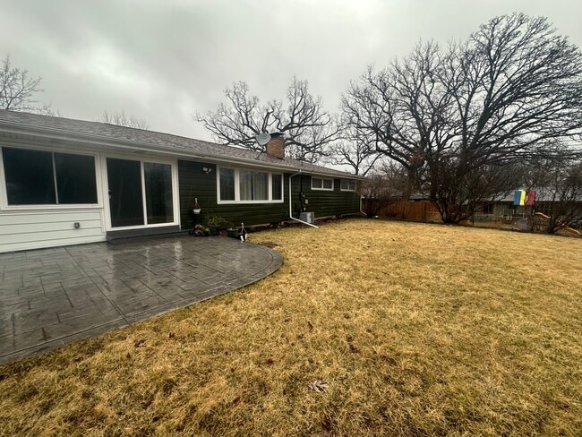 Building Photo - 909 S Midvale Blvd