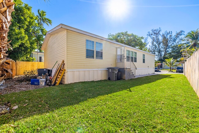 Building Photo - 10503 Marina Way