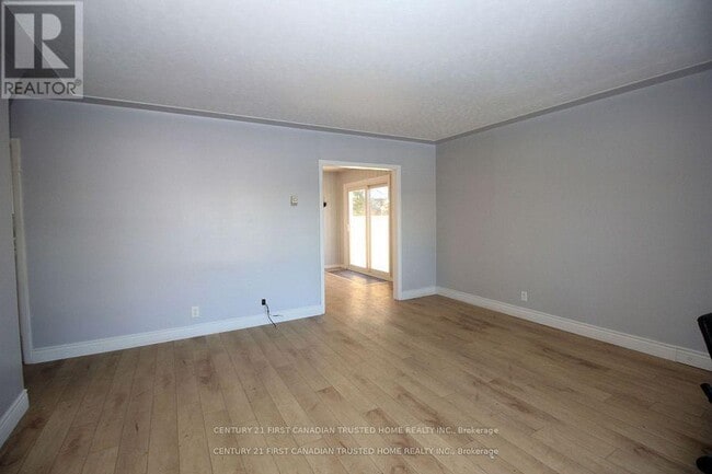 Building Photo - 627 Commissioners Rd E