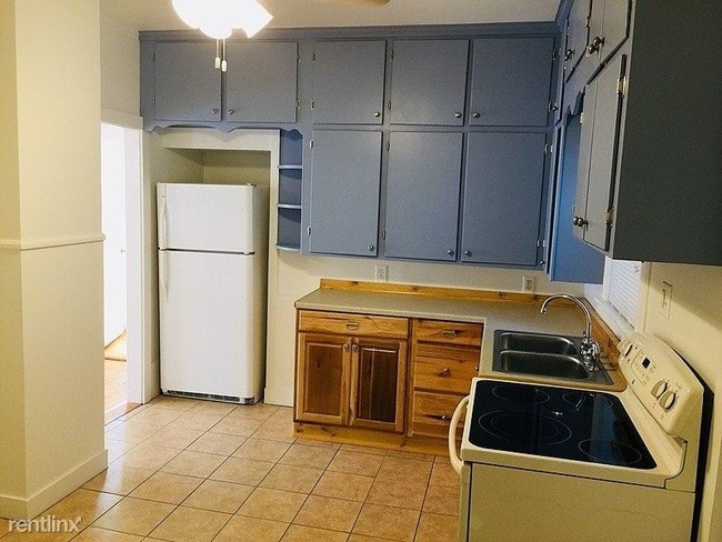 Building Photo - 2 br, 1 bath Apartment - 18 Goff Street 1