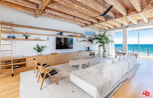Foto del edificio - 25160 Malibu Rd