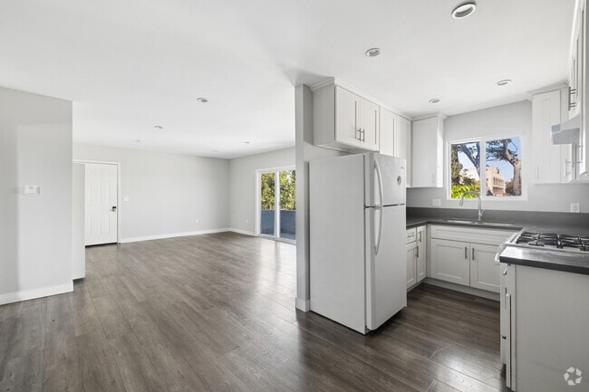 2BR, 1BA - 900SF - Kitchen - 4603 E 118th St.